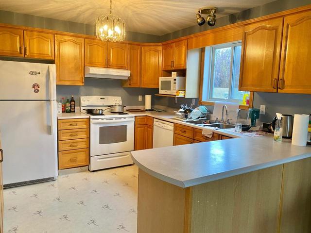 615 6 Avenue, House detached with 3 bedrooms, 3 bathrooms and null parking in Creston BC | Image 11