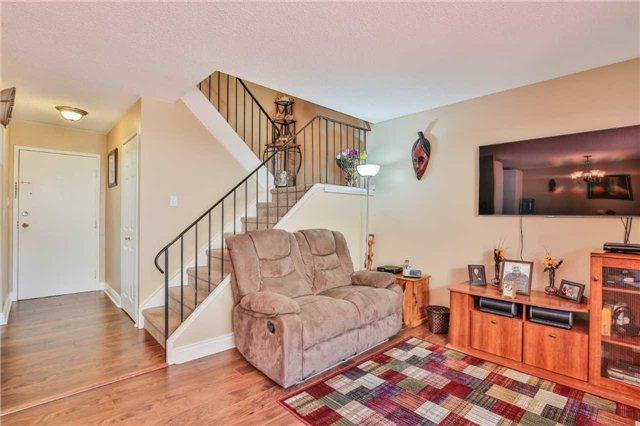 02 - 1008 Falgarwood Dr, Condo with 3 bedrooms, 1 bathrooms and 1 parking in Oakville ON | Image 4