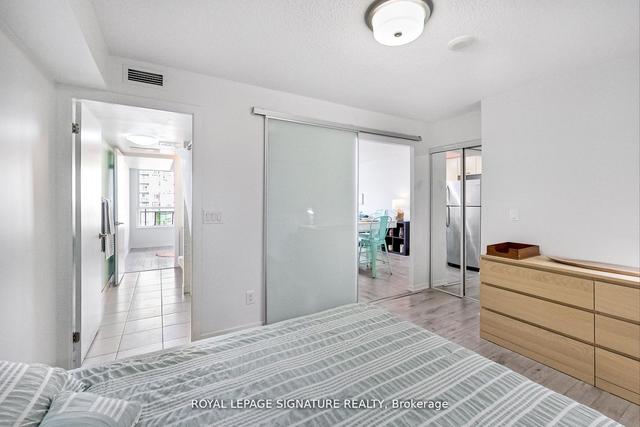 926 - 38 Joe Shuster Way, Condo with 2 bedrooms, 1 bathrooms and 0 parking in Toronto ON | Image 3
