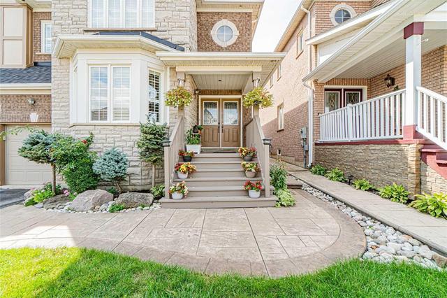 20 Hillson Crt, House detached with 4 bedrooms, 3 bathrooms and 4 parking in Brampton ON | Image 2