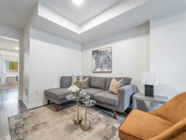 5 - 171 William Duncan Rd, Townhouse with 2 bedrooms, 1 bathrooms and 1 parking in Toronto ON | Image 5