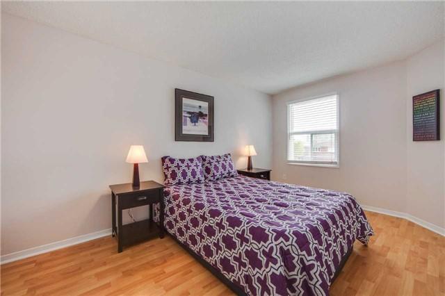 66 Comrie Terr, House detached with 3 bedrooms, 3 bathrooms and 2 parking in Toronto ON | Image 13