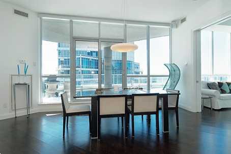 lph05 - 8 York St, Condo with 2 bedrooms, 3 bathrooms and 1 parking in Toronto ON | Image 3