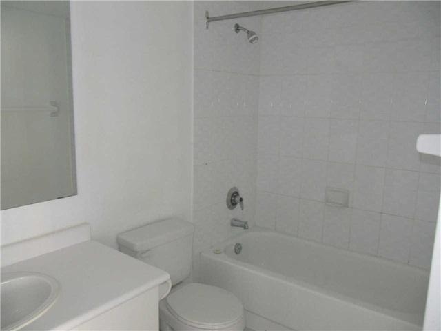 206 - 155 Hillcrest Ave, Condo with 1 bedrooms, 1 bathrooms and 1 parking in Mississauga ON | Image 5