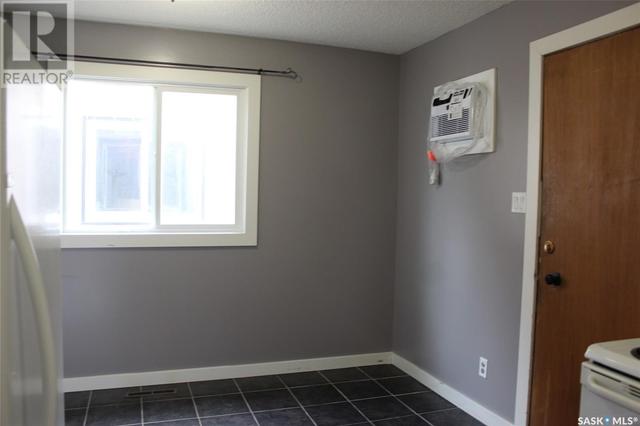 581 3rd Street W, House detached with 3 bedrooms, 2 bathrooms and null parking in Shaunavon SK | Image 7