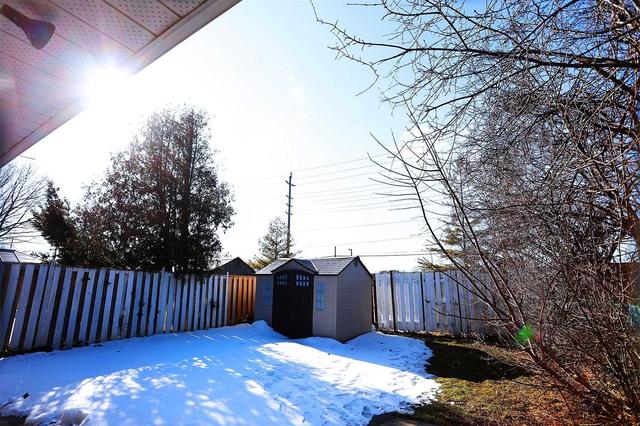 1569 Hobbs Cres, House semidetached with 3 bedrooms, 2 bathrooms and 3 parking in Mississauga ON | Image 16