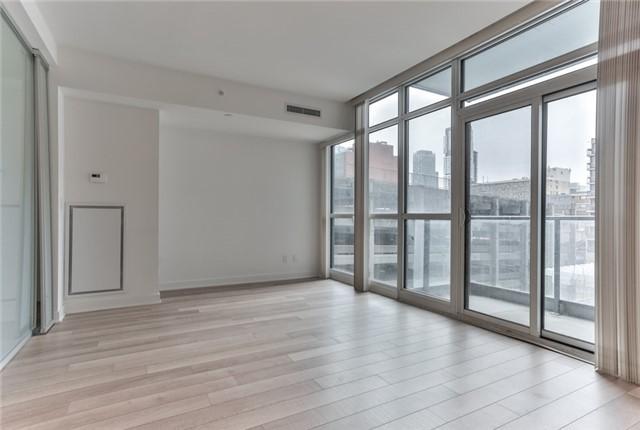 411 - 210 Simcoe St, Condo with 3 bedrooms, 2 bathrooms and 1 parking in Toronto ON | Image 5