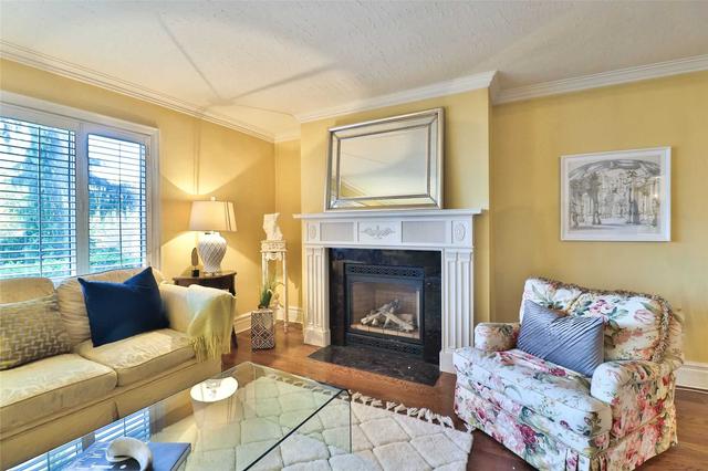 1 Park Hill Crt, House detached with 2 bedrooms, 2 bathrooms and 3 parking in Brampton ON | Image 3