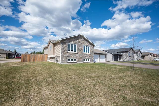 3 Nile Street, House detached with 5 bedrooms, 2 bathrooms and 6 parking in Petawawa ON | Image 2
