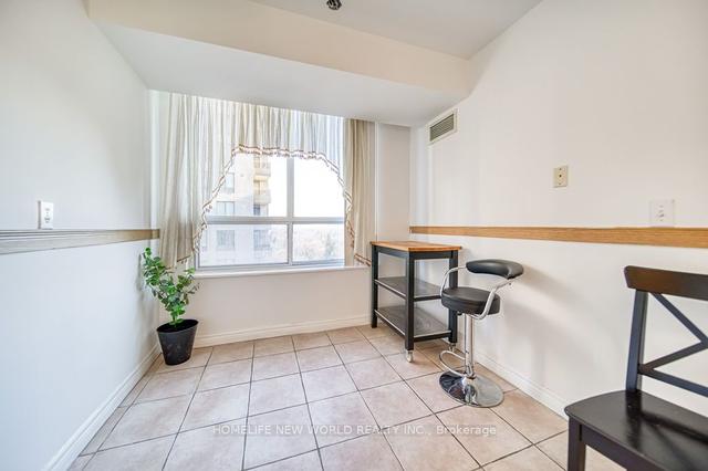 1606 - 18 Parkview Ave, Condo with 3 bedrooms, 2 bathrooms and 1 parking in Toronto ON | Image 5