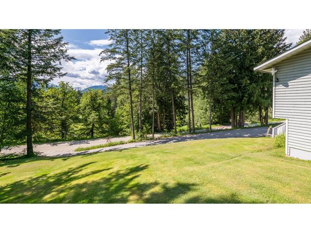 16254 Crawford Creek Road, House detached with 5 bedrooms, 3 bathrooms and 2 parking in Central Kootenay A BC | Image 31