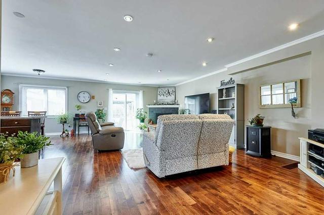 132 Rosehill Blvd, House detached with 4 bedrooms, 4 bathrooms and 7 parking in Oshawa ON | Image 3