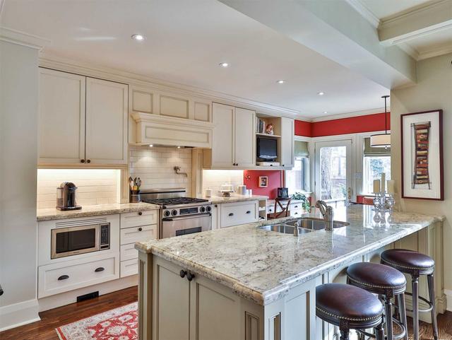 17 Summerhill Gdns, House semidetached with 3 bedrooms, 4 bathrooms and 1 parking in Toronto ON | Image 10
