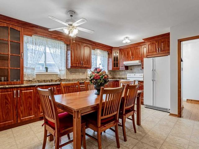 95 Hisey Cres, House semidetached with 3 bedrooms, 2 bathrooms and 4 parking in Toronto ON | Image 5