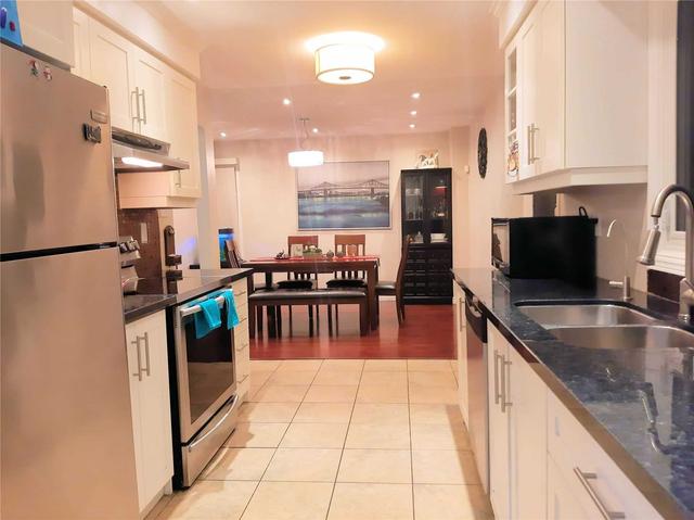122 Richvale Dr S, House detached with 3 bedrooms, 3 bathrooms and 3 parking in Brampton ON | Image 2