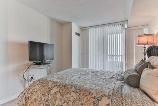 901 - 11 Townsgate Dr, Condo with 2 bedrooms, 2 bathrooms and 1 parking in Vaughan ON | Image 14
