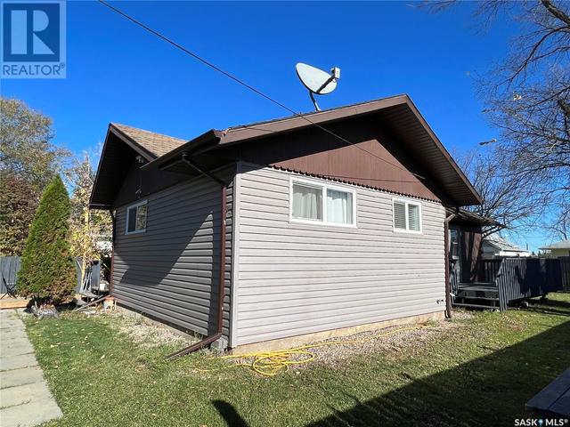 619 1st Street E, House detached with 2 bedrooms, 1 bathrooms and null parking in Meadow Lake SK | Image 21