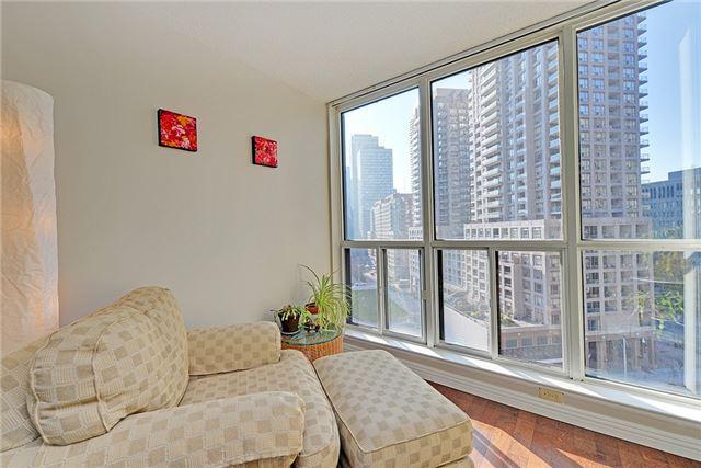 1002 - 24 Wellesley St W, Condo with 1 bedrooms, 2 bathrooms and 1 parking in Toronto ON | Image 8
