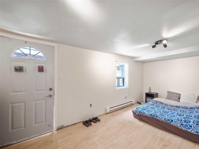 1066 Dundas St W, House semidetached with 3 bedrooms, 3 bathrooms and null parking in Toronto ON | Image 16