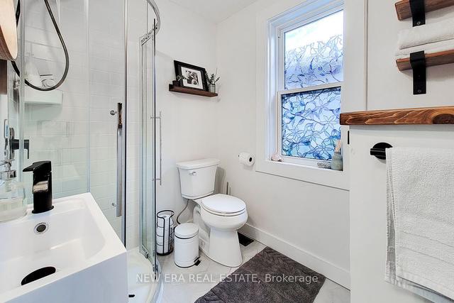 19 Huxley Ave N, House detached with 3 bedrooms, 1 bathrooms and 1 parking in Hamilton ON | Image 17