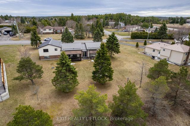 219 Corbett Dr, House detached with 3 bedrooms, 2 bathrooms and 5 parking in Kawartha Lakes ON | Image 20