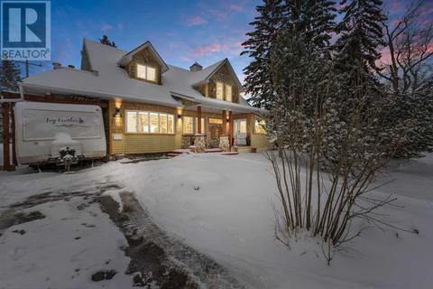 157 Wedgewood Drive Sw, House detached with 5 bedrooms, 3 bathrooms and 2 parking in Calgary AB | Card Image