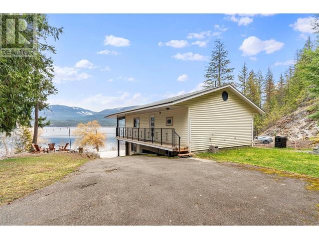 3624 Eagle Bay Road, House detached with 2 bedrooms, 1 bathrooms and 1 parking in Columbia Shuswap C BC | Image 3