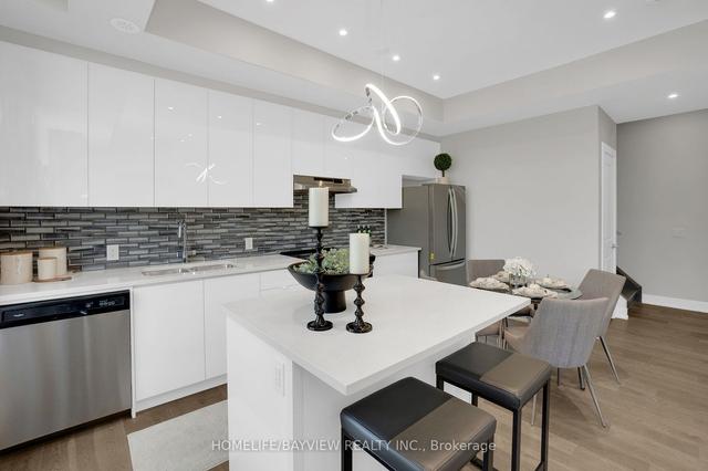 240 - 9580 Islington Ave, Townhouse with 2 bedrooms, 3 bathrooms and 2 parking in Vaughan ON | Image 3