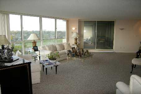 404 - 85 Skymark Dr, Condo with 2 bedrooms, 2 bathrooms and 1 parking in Toronto ON | Image 2