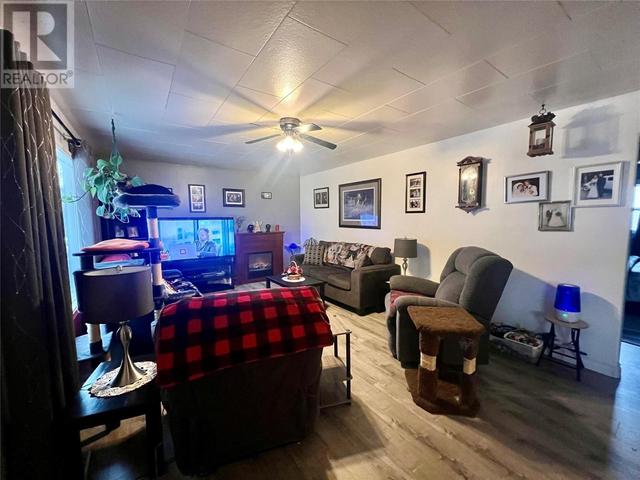 1908 102 Avenue, House detached with 3 bedrooms, 1 bathrooms and 1 parking in Dawson Creek BC | Image 3