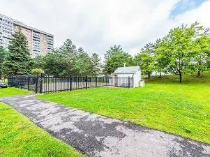 1604 - 25 Kensington Rd, Condo with 2 bedrooms, 1 bathrooms and 1 parking in Brampton ON | Image 3
