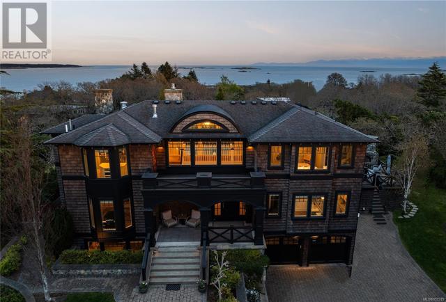2990 Beach Dr, House detached with 4 bedrooms, 4 bathrooms and 6 parking in Oak Bay BC | Image 4