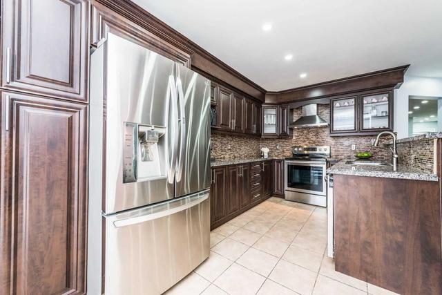 199 Purcell Cres, House semidetached with 3 bedrooms, 4 bathrooms and 5 parking in Vaughan ON | Image 5