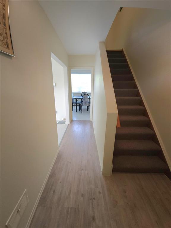 383 East 22nd Street, House semidetached with 3 bedrooms, 1 bathrooms and 3 parking in Hamilton ON | Image 3