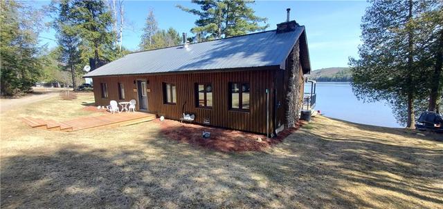 31 Glofcheski Lane, House detached with 3 bedrooms, 2 bathrooms and 5 parking in Madawaska Valley ON | Image 1