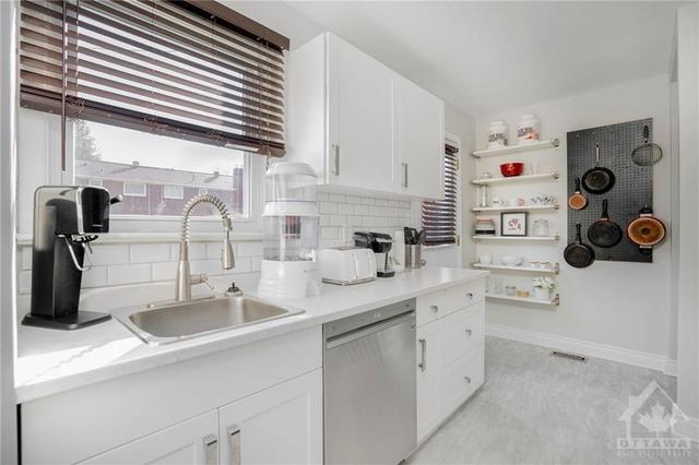 785 Borthwick Avenue, Townhouse with 3 bedrooms, 2 bathrooms and 1 parking in Ottawa ON | Image 7