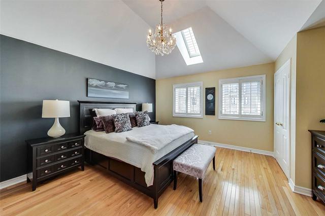70 Superior Creek Lane, Townhouse with 2 bedrooms, 2 bathrooms and 2 parking in Toronto ON | Image 2