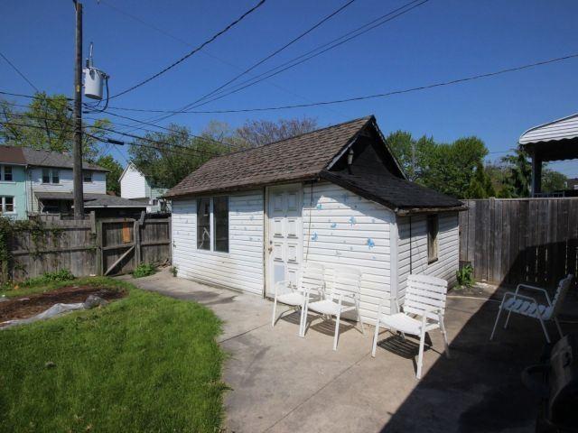1561 York St, House detached with 2 bedrooms, 2 bathrooms and null parking in Windsor ON | Image 4