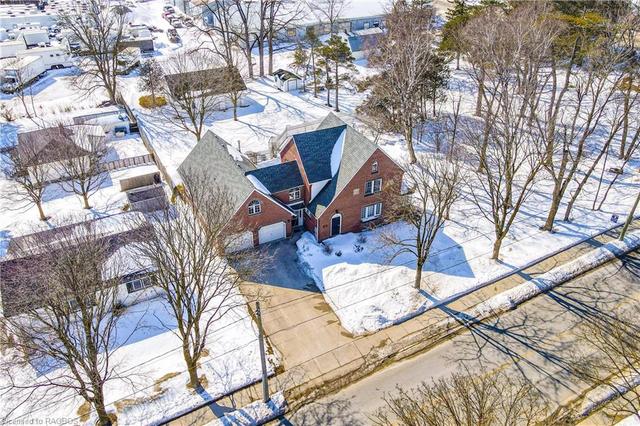 330 Queen Street W, House detached with 4 bedrooms, 1 bathrooms and null parking in Wellington North ON | Image 12