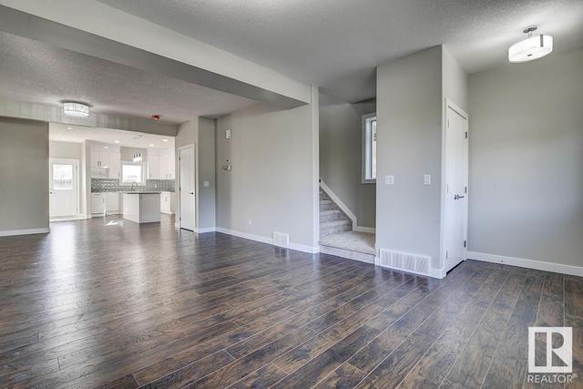10357 149 St Nw, House semidetached with 4 bedrooms, 3 bathrooms and null parking in Edmonton AB | Image 7