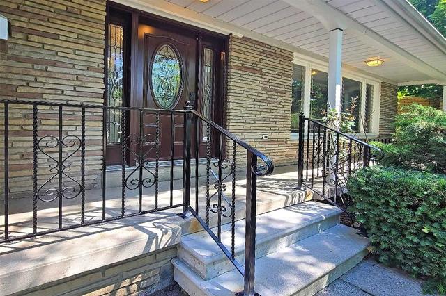 17 Foursome Cres, House detached with 4 bedrooms, 3 bathrooms and 4 parking in Toronto ON | Image 12