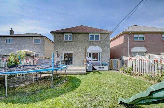15 Plumrose Blvd, House detached with 4 bedrooms, 4 bathrooms and 3 parking in Toronto ON | Image 20