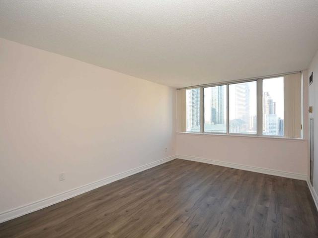 2111 - 350 Webb Dr, Condo with 2 bedrooms, 2 bathrooms and 2 parking in Mississauga ON | Image 8