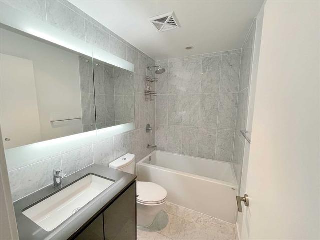 3909 - 115 Mcmahon Dr, Condo with 1 bedrooms, 1 bathrooms and 1 parking in Toronto ON | Image 3