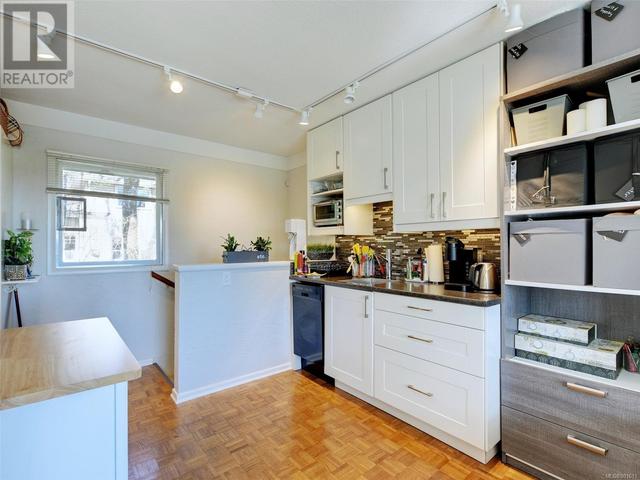 3926 Grange Rd, House detached with 4 bedrooms, 3 bathrooms and 4 parking in Saanich BC | Image 19