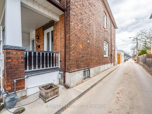 337 Saint Johns Rd, House semidetached with 3 bedrooms, 2 bathrooms and 2 parking in Toronto ON | Image 33