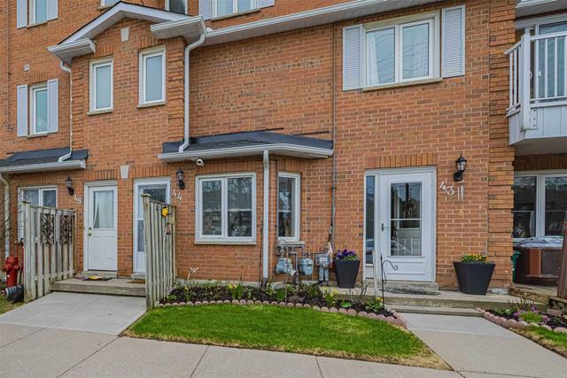 44 - 510 Essa Rd, Townhouse with 3 bedrooms, 2 bathrooms and 1 parking in Barrie ON | Image 1