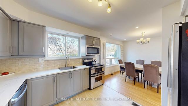 35 Palgrave Cres, House detached with 3 bedrooms, 2 bathrooms and 1 parking in Brampton ON | Image 3