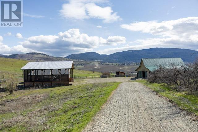 6841 Raven Road, House detached with 7 bedrooms, 3 bathrooms and 4 parking in North Okanagan B BC | Image 13