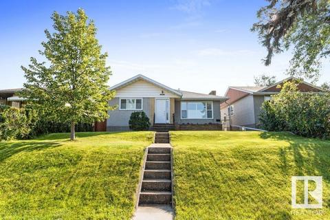 9847 79 St Nw, House detached with 5 bedrooms, 2 bathrooms and 5 parking in Edmonton AB | Card Image